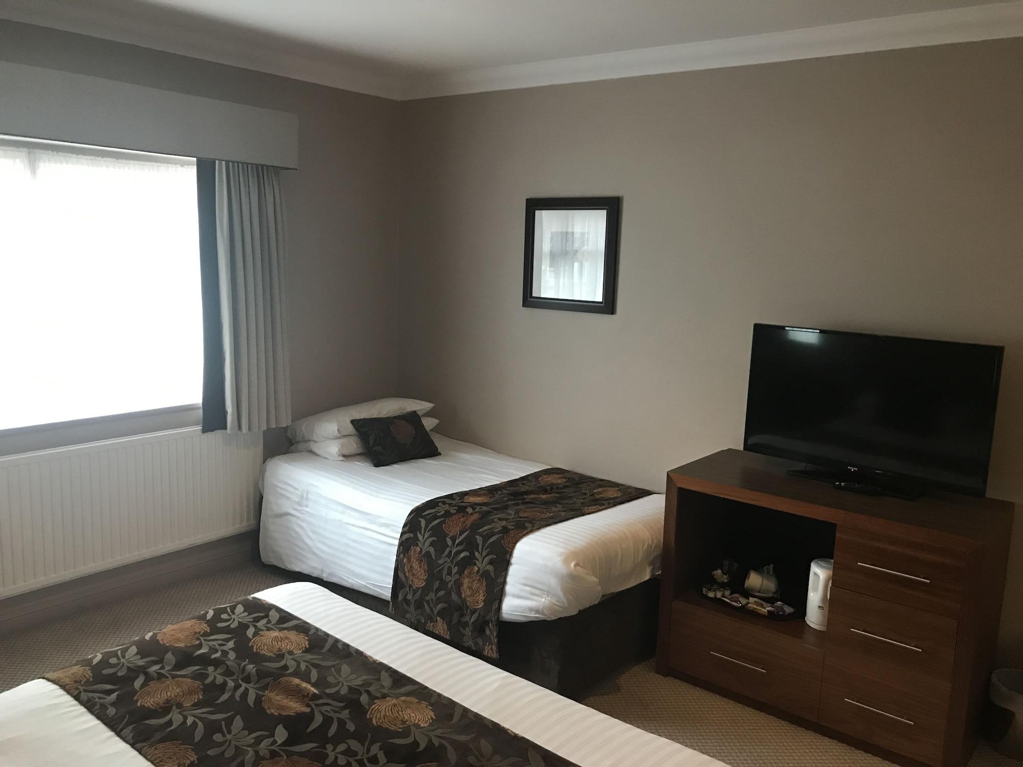 Best Western Rockingham Forest Hotel Corby Exterior photo