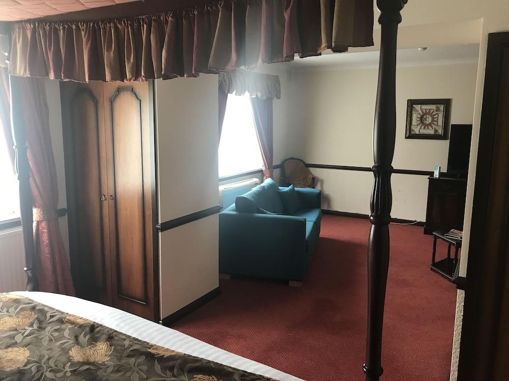 Best Western Rockingham Forest Hotel Corby Exterior photo
