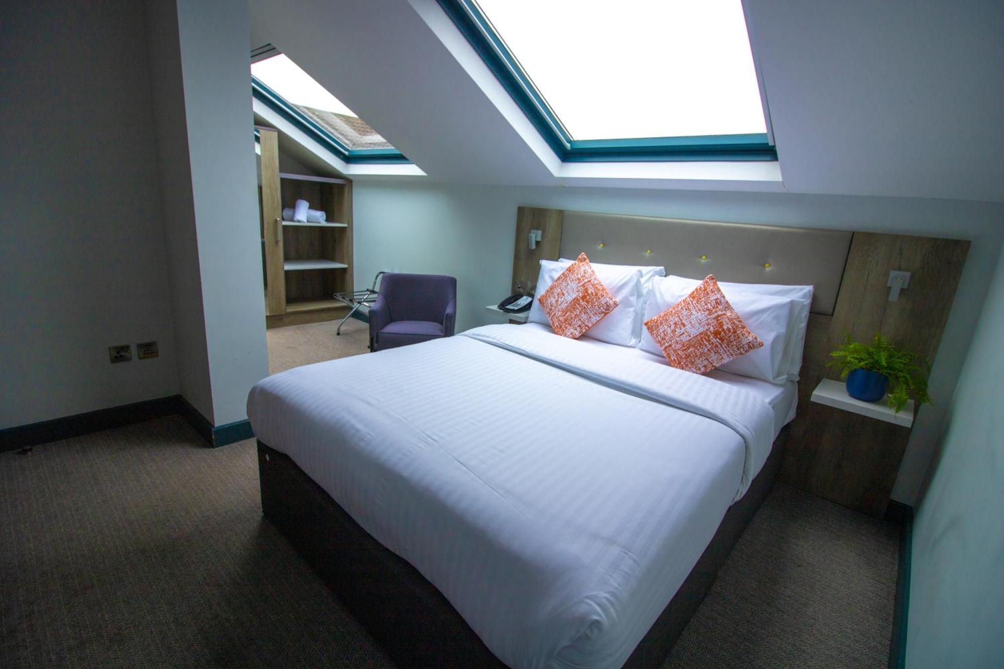 Best Western Rockingham Forest Hotel Corby Exterior photo